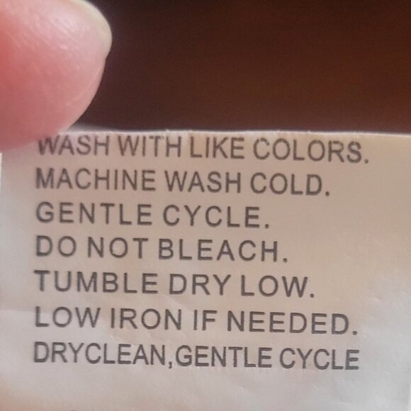 Ruffled Shoulder Sleeveless Blush Colored V-neck Blouse - Size M - Picture 9 of 10